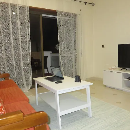 Quinta Das Palmeiras, Sea View And Pool In Porches شقة